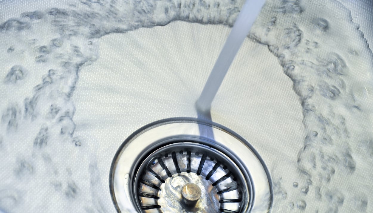 kitchen sink running water